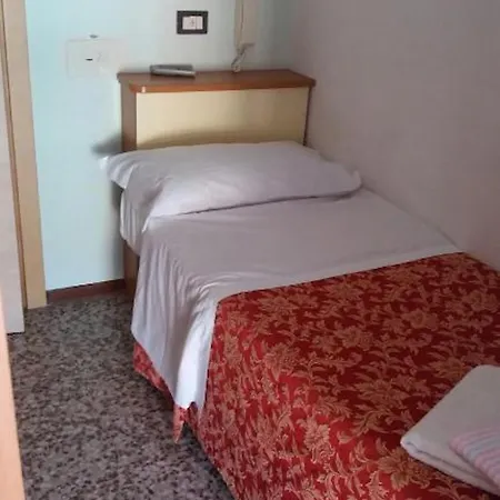 Nanni Garni Hotel Rímini